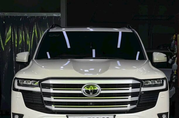 Cho Thuê Xe Land Cruiser LC300 Tại TP.HCM