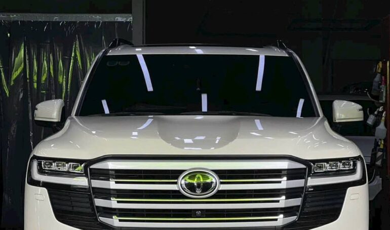 Cho Thuê Xe Land Cruiser LC300 Tại TP.HCM