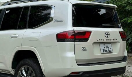 Cho Thuê Xe Land Cruiser LC300 Tại TP.HCM