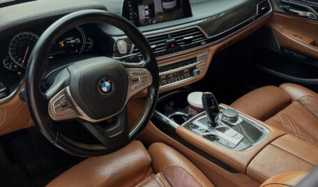 Cho Thuê Xe BMW 7 Series 4 Chỗ Sang Trọng