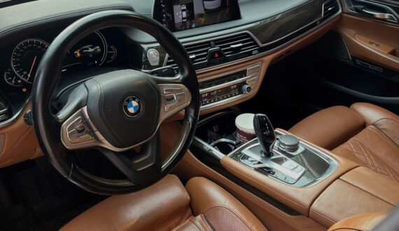 Cho Thuê Xe BMW 7 Series 4 Chỗ Sang Trọng