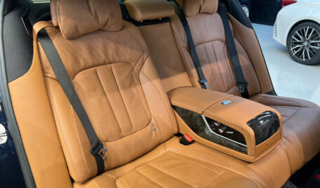 Cho Thuê Xe BMW 7 Series 4 Chỗ Sang Trọng