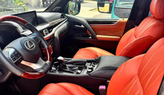 Cho Thuê Xe Lexus LX570 Hạng Sang 7 Chỗ Tại Sài Gòn