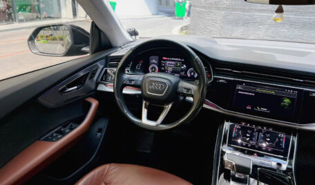 Thuê Xe Audi Q8 5 Chỗ Tự Lái Tại TP.HCM