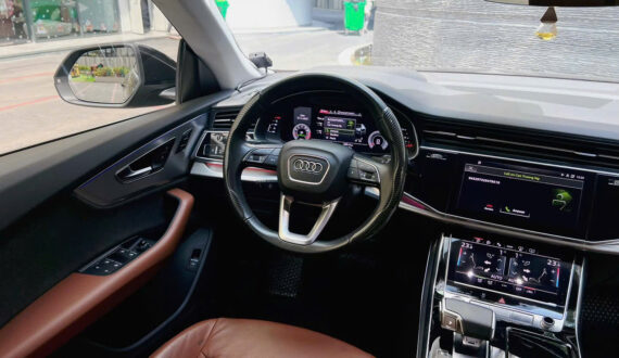 Thuê Xe Audi Q8 5 Chỗ Tự Lái Tại TP.HCM