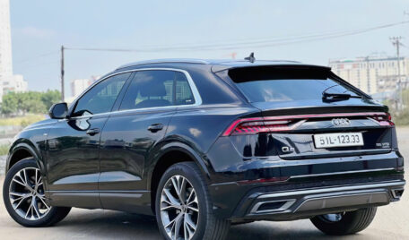 Thuê Xe Audi Q8 5 Chỗ Tự Lái Tại TP.HCM